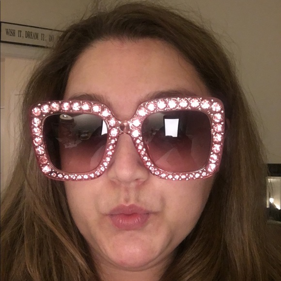 Meet your Posher, Elizabeth - Picture 8 of 8